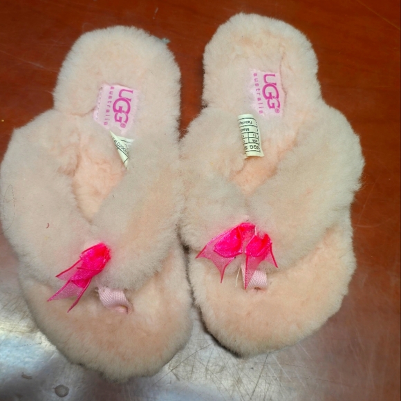 UGG Other - UGG Girl's Pink Sheepskin Thong Slippers Size 11